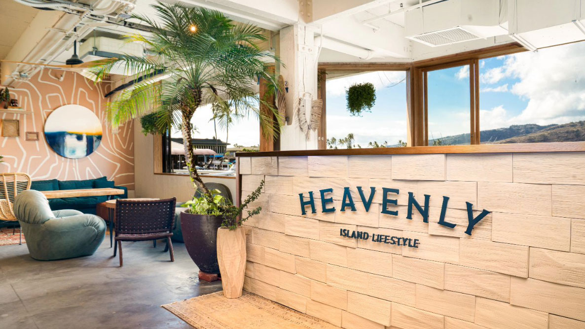 Heavenly Island Lifestyle Hawaii Kai Dining Room and Koko Marina Center Views